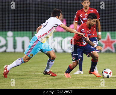 Columbus, Ohio, USA. 11th May, 2016. Columbus, Ohio USA. Veracruz midfielder Juan Albin (red) dribbles past Columbus Crew SC midfielder Rodrigo Saravia (white) in the second half. Credit:  Brent Clark/Alamy Live News Stock Photo