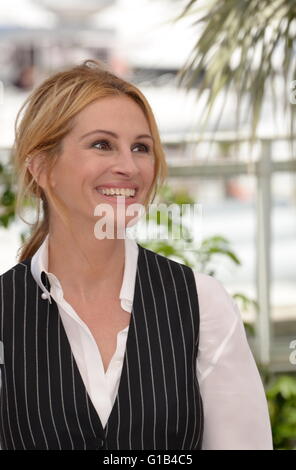 Cannes, France. 11th May, 2016. CANNES, FRANCE - MAY 12: Julia Roberts attends the 'Money Monster' photocall during the 69th annual Cannes Film Festival at the Palais des Festivals on May 12, 2016 in Cannes, France. © Frederick Injimbert/ZUMA Wire/Alamy Live News Stock Photo