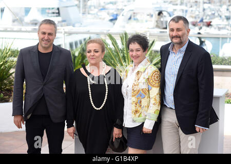 Actor Mimi Branescu, (l-r) actress Dana Dogaru, producer Anca Puiu and director Cristi Puiu attends at the photocall 'Sieranevada (Roumanie)' at the 69th Annual Cannes Film Festival at Palais des Festivals in Cannes, France, on 12. May 2016. Photo: Felix Hoerhager/dpa - NO WIRE SERVICE - Stock Photo