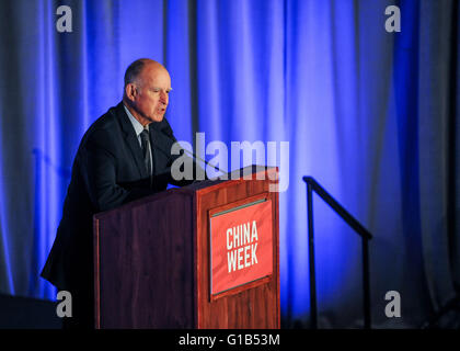 Los Angeles, USA. 11th May, 2016. California Governor Jerry Brown speaks at the California-China Business Summit in Los Angeles, California, the U.S., May 11, 2016. The California-China Business Summit kicked off here on Wednesday, with over 200 U.S. and Chinese entrepreneurs and officials gathering together to discuss further business cooperation. © Zhang Chaoqun/Xinhua/Alamy Live News Stock Photo