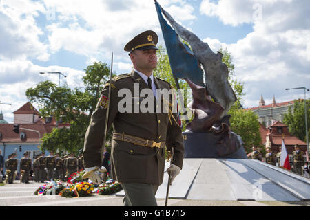 Prague, Czech Republic. 08th May, 2016. An officer of the Czech Army marches away after rendering military honors at the Memorial of the Second Resistance Movement, in Mala Strana, during a ceremony on Liberation Day. © Piero Castellano/Pacific Press/Alamy Live News