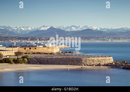 France, Alpes Maritimes, Gravette beach, the monumental sculpture Nomade d'Antibes of the Catalan Jaume Plensa on the ramparts of the Vauban harbor and in back ground the snowy South Alps Stock Photo