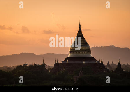 Sunset over the Dhammayazika Temple in Bagan, Myanmar Stock Photo