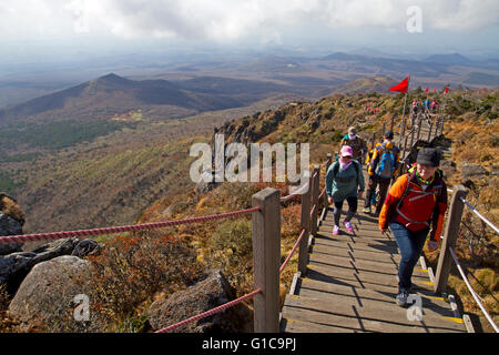 Hikers of the slopes of Hallasan, South Korea's highest mountain Stock Photo