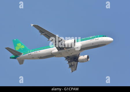 Aer Lingus Airbus A320-214 EI-DVL departing from Heathrow Stock Photo