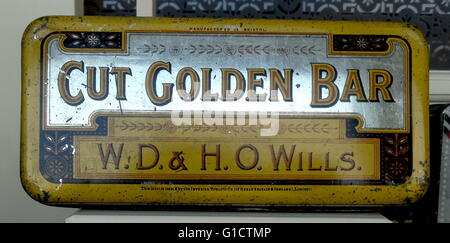 Tin of shredded tobacco for rolling hand made cigarettes; English 1915-1925 Stock Photo