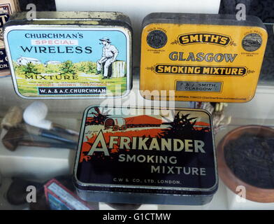 Tin of shredded tobacco for rolling hand made cigarettes; English 1915-1925 Stock Photo