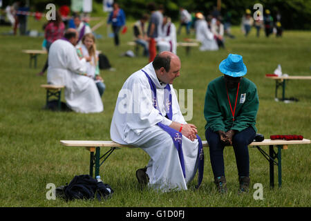 Confession at the FRAT catholic youth camp. Jambville. France. Stock Photo