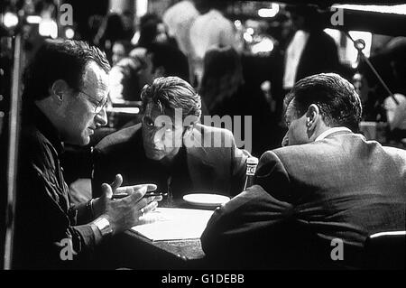 Heat / Set / Michael Mann / Al Pacino / Robert De Niro,Männerfilm: Michael Mann, Al Pacino und Robert De Niro halten Kriegsrat am Set von ' Heat Stock Photo