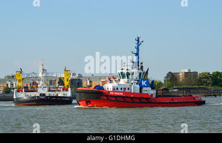Tug SD Shark operated by KOTUG SMIT TOWAGE, head up river to meet an incoming vessel. Stock Photo
