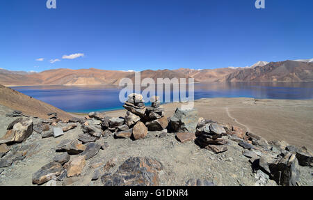 Pangong Tso lake at 4350 meters above sea level in Ladakh, Jammu and Kashmir, India Stock Photo