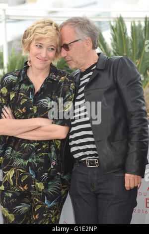 Cannes, France. 13th May, 2016. French Italian actress Valeria Bruni-Tedeschi and French actor Fabrice Luchini pose during the photocall for 'Ma Loute' (Slack Bay) at the 69th annual Cannes Film Festival, in Cannes, France, 13 May 2016. Credit:  dpa picture alliance/Alamy Live News Stock Photo