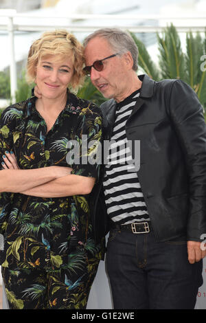 Cannes, France. 13th May, 2016. French Italian actress Valeria Bruni-Tedeschi and French actor Fabrice Luchini pose during the photocall for 'Ma Loute' (Slack Bay) at the 69th annual Cannes Film Festival, in Cannes, France, 13 May 2016. Credit:  dpa picture alliance/Alamy Live News Stock Photo