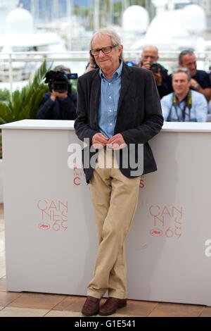 Cannes, France. 13th May, 2016. Director Ken Loach poses during a photocall for the film 'I, Daniel Blake' in competition at the 69th Cannes Film Festival in Cannes, France, May 13, 2016. Credit:  Jin Yu/Xinhua/Alamy Live News Stock Photo