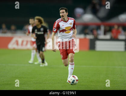 Washington, DC, USA. 13th May, 2016. 20160513 - New York Red Bulls midfielder SACHA KLJESTAN (16) advances the ball against D.C. United in the second half at RFK Stadium in Washington. Credit:  Chuck Myers/ZUMA Wire/Alamy Live News Stock Photo