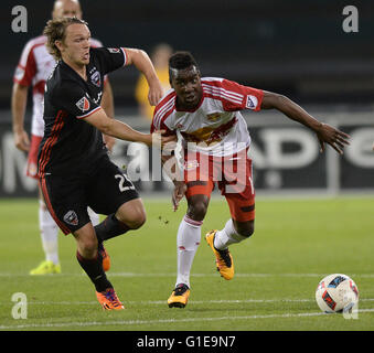 Washington, DC, USA. 13th May, 2016. 20160513 - .in the first half at RFK Stadium in Washington. Credit:  Chuck Myers/ZUMA Wire/Alamy Live News Stock Photo