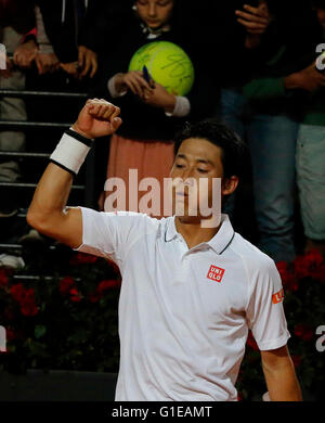 Rome, Italy. 13th May, 2016. Kei Nishikori of Japan during  the Quarter-final   match of  the Italian Open tennis BNL2016  tournament against Domenic thiem  at the Foro Italico in Rome, Italy,  May 14, 2016 Credit:  agnfoto/Alamy Live News Stock Photo