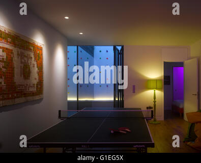 Modern Family home, Shepherds Bush, London. Spacious room with a ping pong table. Stock Photo