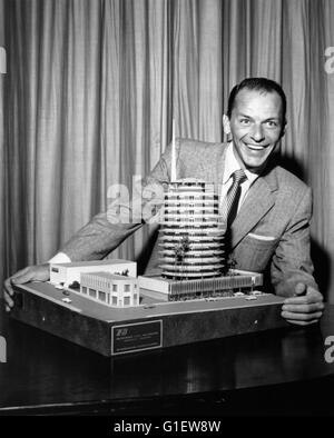 Der amerikanische Sänger, Schauspieler und Entertainer Frank Sinatra, 1950er Jahre. American singer, actor and entertainer Frank Sinatra, 1950s. Stock Photo