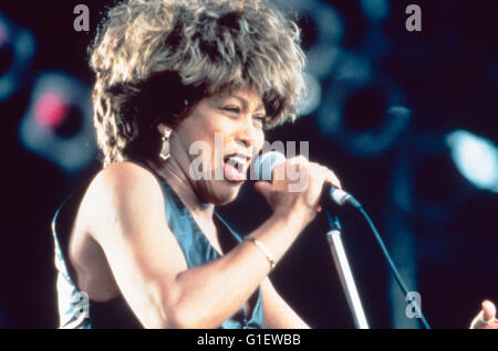 Die amerikanische Sängerin und Schauspielerin Tina Turner bei einem Konzert, 1990er Jahre. American singer and actress Tina Turner live in concert, 1990s Stock Photo