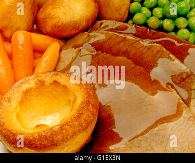 ROAST BEEF DINNER WITH GRAVY TYPICAL SUNDAY LUNCH Stock Photo