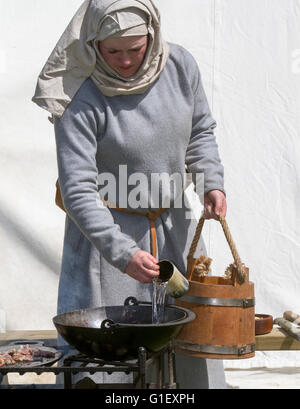 Medieval reenactment cooking kitchen tent with cooks food and Stock ...