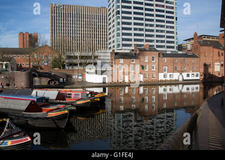 Tap & Spile Pub and Gas Street Canal Basin; Birmingham, England, UK Stock Photo