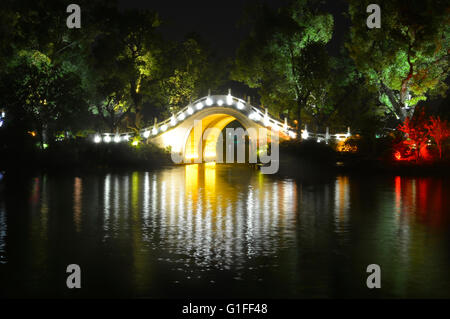 Traditional stone arch brdge on Banyan Lake, Guilin, Guangxi Autonomous Region, China Stock Photo