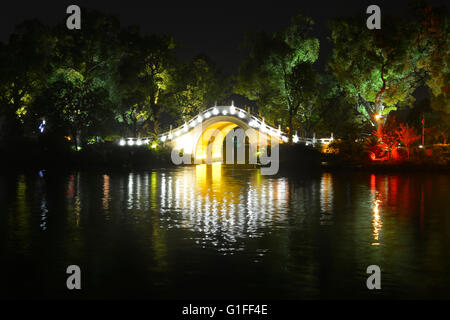 Traditional stone arch brdge on Banyan Lake, Guilin, Guangxi Autonomous Region, China Stock Photo