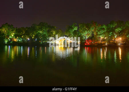 Traditional stone arch brdge on Banyan Lake, Guilin, Guangxi Autonomous Region, China Stock Photo