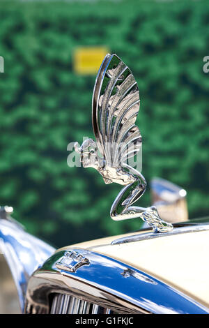 Chrome hood ornament of Austin Sheerline Princess Stock Photo