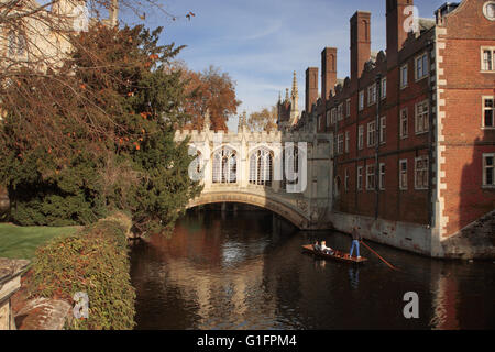 Bridge of Sighs, St. John's College, Cambridge, England, from the Kitchen Bridge over the River Cam Stock Photo