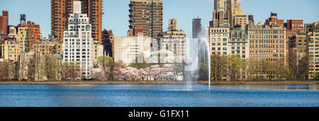 Spring in Central Park and Upper East Side with Jacqueline Kennedy Onassis Reservoir and fountain. Manhattan, New York City Stock Photo