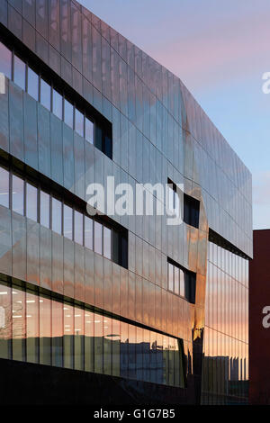 Exterior facade reflecting dusk light. Graphene Institute, University of Manchester, Manchester, United Kingdom. Architect: Jestico + Whiles, 2015. Stock Photo