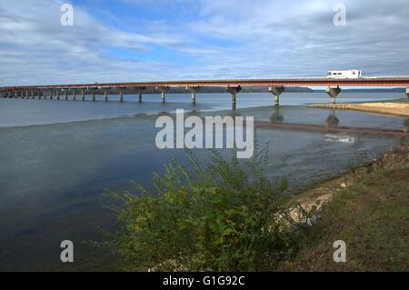 The Natchez Trace Parkway as it crosses over the Tennessee river in ...