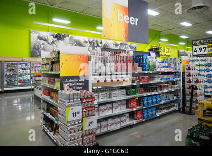 Beer being sold for the first time in supermakets within the province of Ontario. Freshco, Oakville, Ontario, Canada. Stock Photo