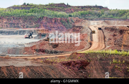 Taconite iron ore strip mine in the Mesabi Range, Minnesota Stock Photo