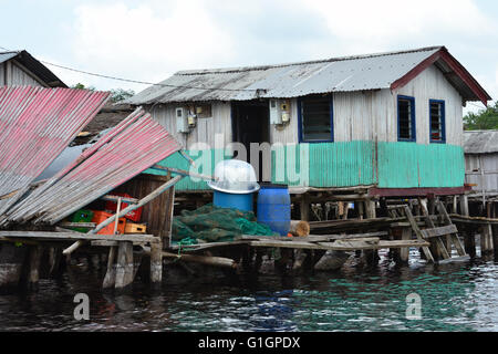 Nzulezo stilt village on Lake Amansuri, Ghana Stock Photo - Alamy