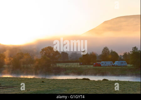 Builth Wells, Powys, Wales, UK. 15th May 2016. After an unseasonably cold night with temperatures dropping to around freezing, mist is seen rising over the River Wye at Builth Wells, Powys, Wales, UK. Credit:  Graham M. Lawrence/Alamy Live News. Stock Photo