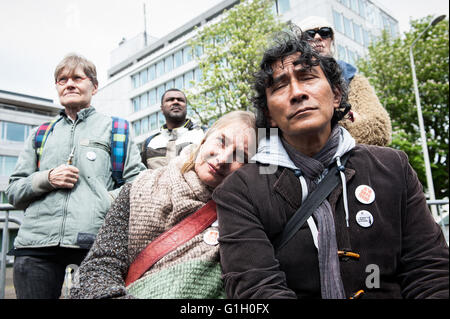 The Hague, The Netherlands. 14th May, 2016. On May 14th, citizens across the world will come together to stand up for human rights for refugees. In The Netherlands the demonstration took place in The International Court of Justice, in The Hague. They stood up to call on Dutch and European leaders to fulfill their obligations to guarantee the human rights of refugees, safe passage and humane shelter both here in The Netherlands as well as in Greece, Turkey and all member states of the EU. Credit:  Romy Arroyo Fernandez/Alamy Live News. Stock Photo