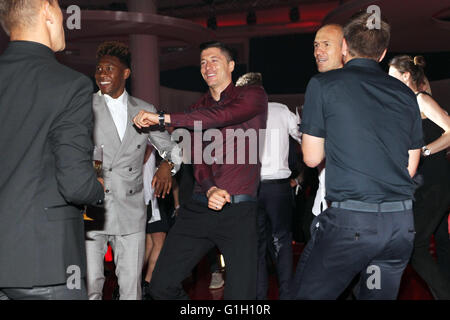 MUNICH, GERMANY - MAY 14: Robert Lewandowski dances as Music band, OneRepublic performs at the FC Bayern Muenchen Bundesliga Champions Dinner at the Postpalast on May 14, 2016 in Munich, Bavaria. Photo: Alexandra Beier/Bongarts/Getty Images/dpa Stock Photo