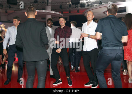 MUNICH, GERMANY - MAY 14: Robert Lewandowski and Arjen Robben dance as Music band, OneRepublic performs at the FC Bayern Muenchen Bundesliga Champions Dinner at the Postpalast on May 14, 2016 in Munich, Bavaria. Photo: Alexandra Beier/Bongarts/Getty Images/dpa Stock Photo