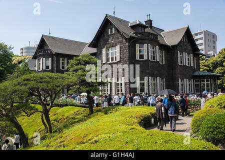 Kyu Furukawa Gardens, Kita-Ku, Tokyo, Japan. 15th May 2016. Roses in full bloom. Many visitors enjoy beautiful roses.  Western style architecture and garden was designed by English architect  Josiah Conder ( 1852 - 1920 ) and built in 1917. There is also Japanese style garden.  It was designed by Japanese gardener Jihei Ogawa ( 1860 - 1933 ). Visitors enjoy both of  beautiful garden. World Discovery/Alamy Live News Stock Photo