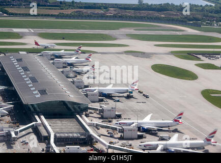 London,UK. 15th May 2016. An aerial photograph of Heathrow Airport. Heathrow airport  bosses will get bonus payouts which has been linked to the third runway and whether they can convince the Government to back building the controversial third runway at Heathrow airport costing £17billion Credit:  amer ghazzal/Alamy Live News Stock Photo