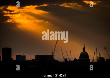 London, UK. 15th May, 2016. Evening light rays over St. Paul’s Cathedral in central London Credit:  Guy Corbishley/Alamy Live News Stock Photo