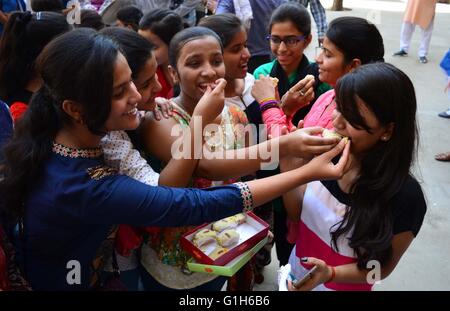Allahabad, India. 15th May, 2016. Students celebrate their success after announcment of Uttar Pradesh Board Intermediate Class 10tha and 12th results at their school in Allahabad. © Prabhat Kumar Verma/Pacific Press/Alamy Live News Stock Photo
