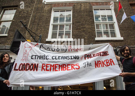 London, UK. 15th May, 2016. Pro-Palestinian activists mark the 68th anniversary of the Nakba, or Catastrophe, the forcible mass displacement and dispossession of the Palestinian people from their homeland. Credit:  Mark Kerrison/Alamy Live News Stock Photo