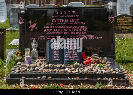 The Grave of the late Amy Winehouse British singer songwriter who ...