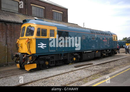 British Rail Class 50 diesel No 50009 Conqueror near Probus, Cornwall ...