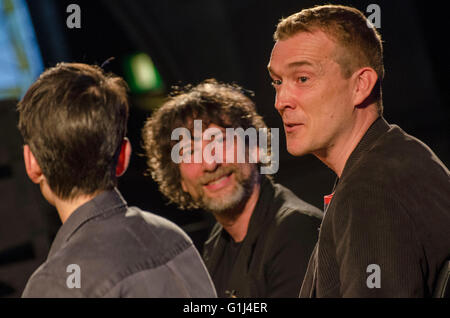 Neil Gaiman Two globally acclaimed writers Ð admirers of each otherÕs work Ð met on stage for the first time tonight . Neil Gai Stock Photo